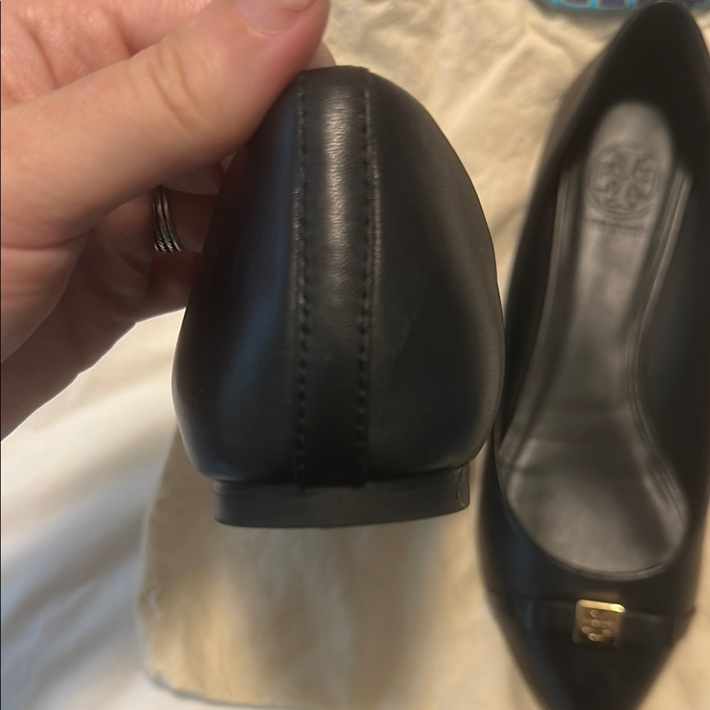 Tory Burch Black Leather Flats with Gold Accent - Picture 5 of 6